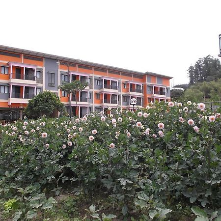 Grand Orri Hotel & Convention Berastagi Bagian luar foto