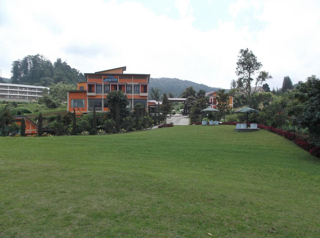Grand Orri Hotel & Convention Berastagi Bagian luar foto