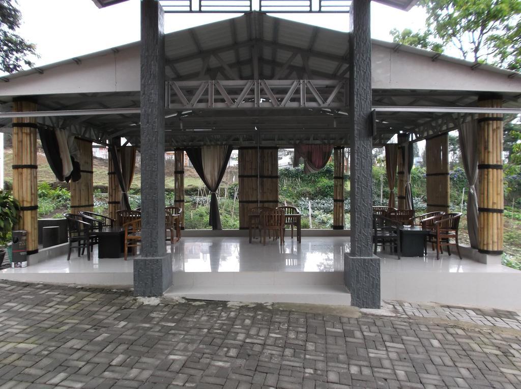 Grand Orri Hotel & Convention Berastagi Bagian luar foto