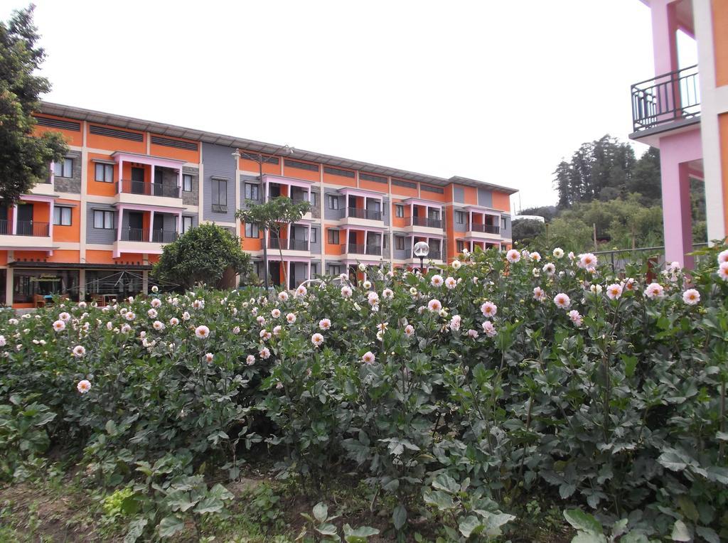 Grand Orri Hotel & Convention Berastagi Bagian luar foto