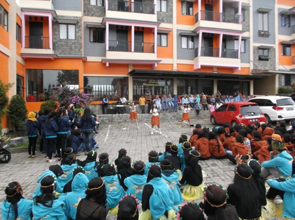 Grand Orri Hotel & Convention Berastagi Bagian luar foto