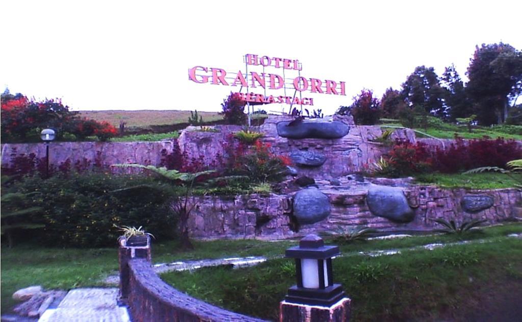Grand Orri Hotel & Convention Berastagi Bagian luar foto