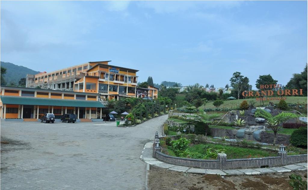 Grand Orri Hotel & Convention Berastagi Bagian luar foto
