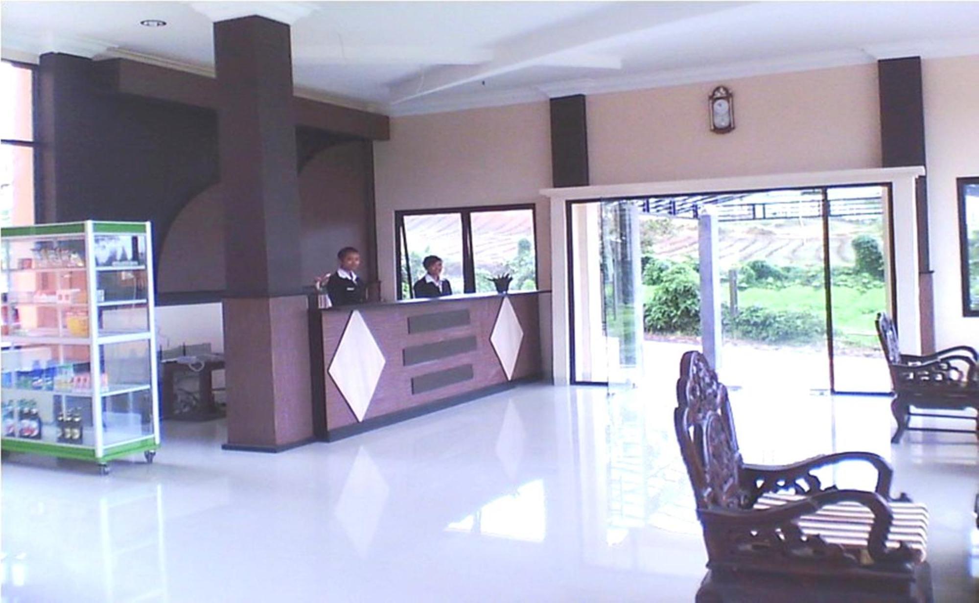 Grand Orri Hotel & Convention Berastagi Bagian luar foto